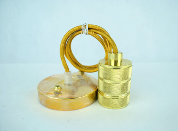 Závesný kovový luster v retro dizajne v zlatej farbe