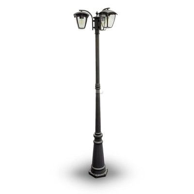 Stojanová záhradná historická lampa TRIPLE POLE. Toto historické stojanové svietidlo zaručí dostatočné osvetlenie a obdiv každého zvedavca. (2)