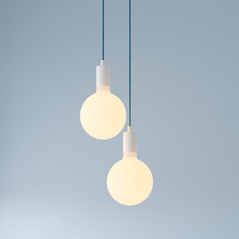2-svetelné závesné svietidlo so 120 mm okrúhlou rozetou v bielej farbe.