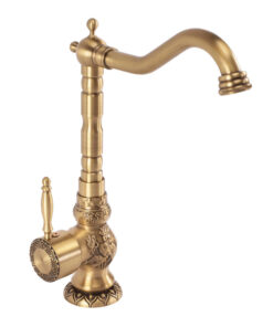 Vintage kuchynská vodovodná batéria v antickej farbe